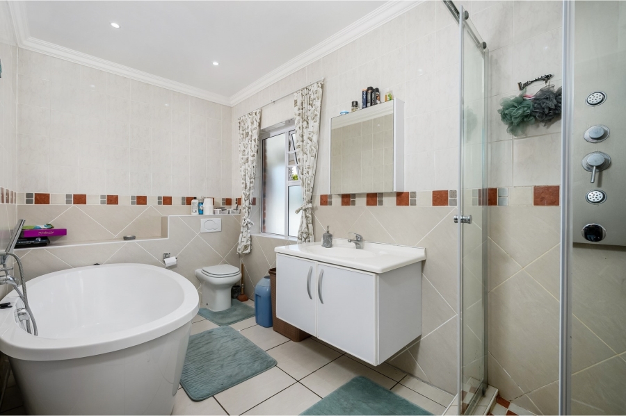 5 Bedroom Property for Sale in Summerstrand Eastern Cape